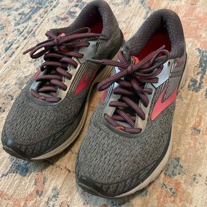Brooks Women’s Running Walking Shoe Size 9